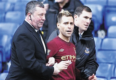 仍使他在 仍使他在